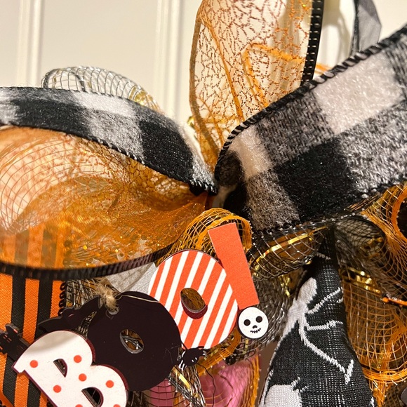 13 inch Halloween Ribbon Wreath Black White Gnome MW13 - Picture 6 of 13